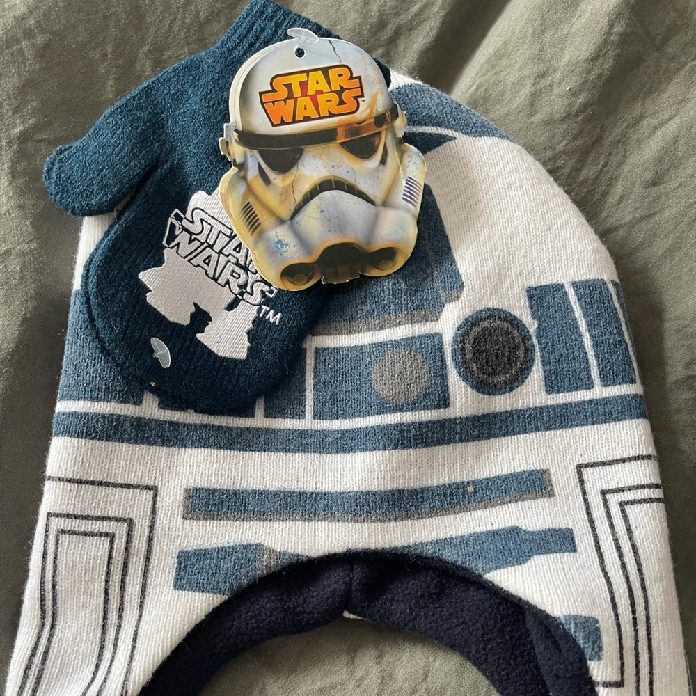 Star Wars The Mandalorian Knitted Cuff Hat and Gloves set
